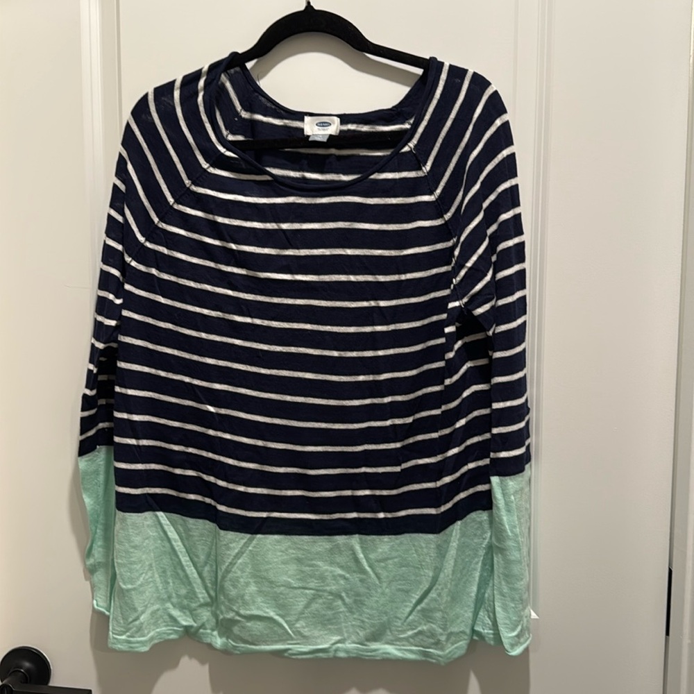 Bundle- 2 pack sweaters - Picture 2 of 8